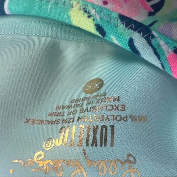 3/$30 🍂 Lilly Pulitzer Sports Bra Luxletic Multicolor Back Scoop Neck - Picture 7 of 7